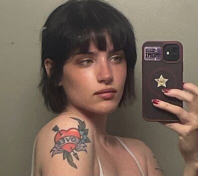 Full leaked Claireyael private photo