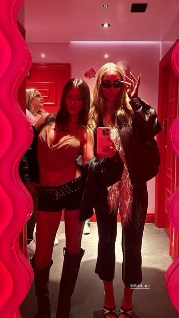 Full leaked Clarissa bea page private photo