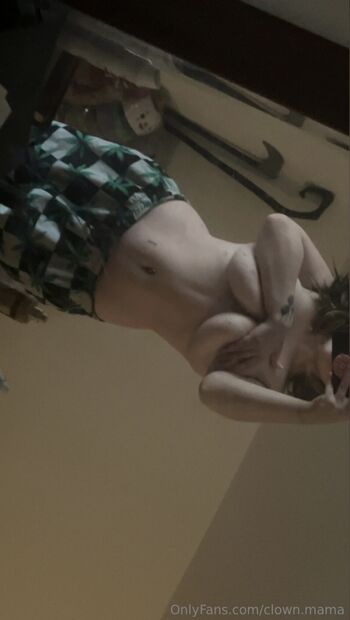 Full leaked Clown mama private photo