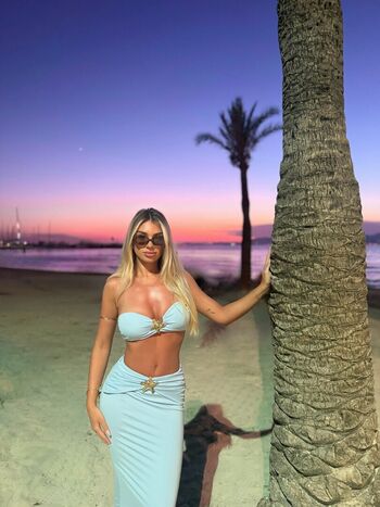 Full leaked Corinaboznea private photo
