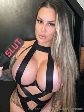 Full leaked Crueldomme private photo