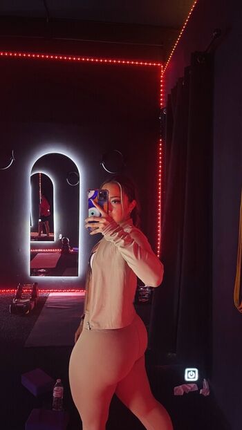 Full leaked Crzkarenr private photo