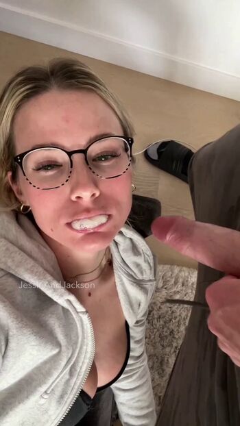 Full leaked Cum swallowing private photo