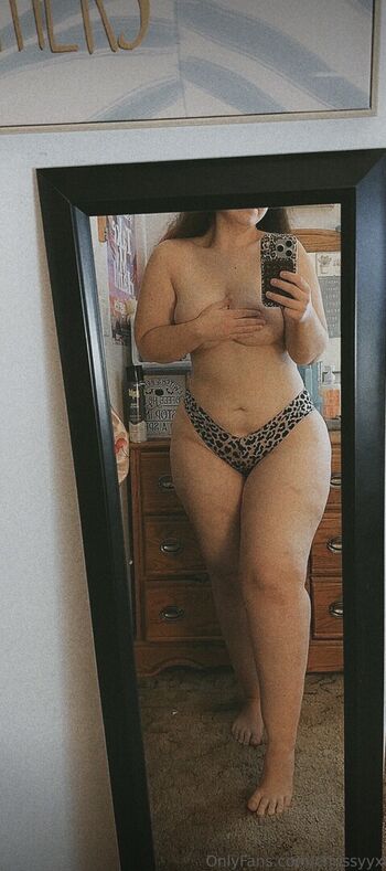 Full leaked Curlyfrycrissy private photo