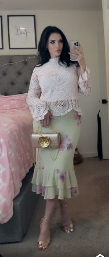 Full leaked Curveluxxe private photo