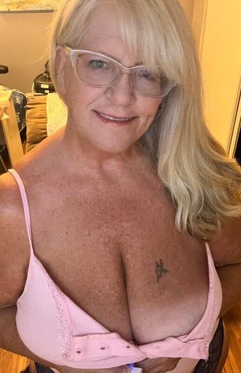 Full leaked Curvycarolina private photo