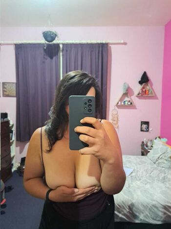 CurvyCleo