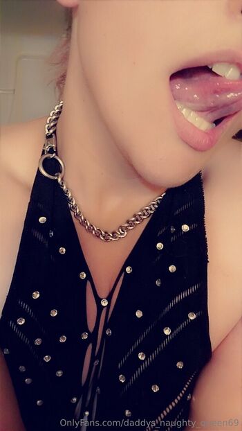 daddys_naughty_queen69