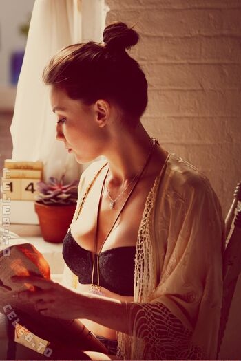 Full leaked Daisy lowe page private photo