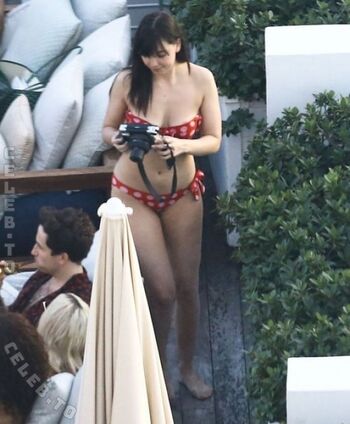 Full leaked Daisy lowe page private photo