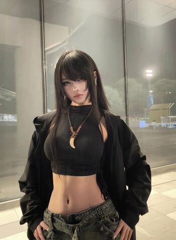 Daturakisses- Sacha Wang