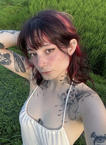 Full leaked Deadmiette page private photo