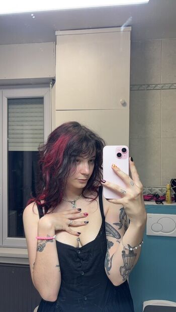 Full leaked Deadmiette private photo