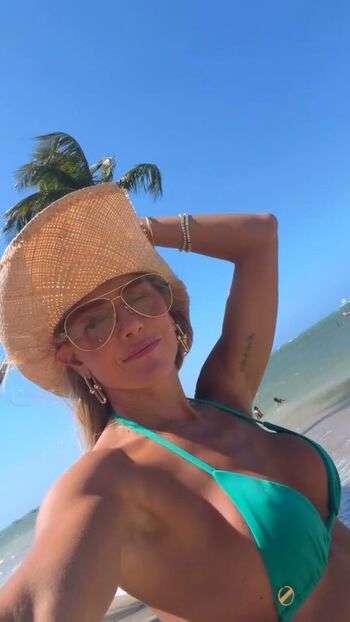 Full leaked Deborah secco  page private photo