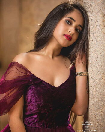 Full leaked Deepthi sunaina private photo