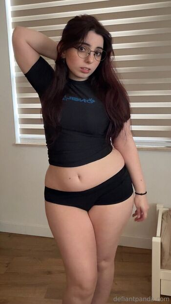 Full leaked Defiantpanda  page private photo