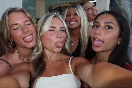 Full leaked Delaneylee private photo