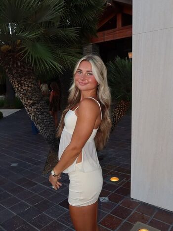 Full leaked Delaneylee private photo