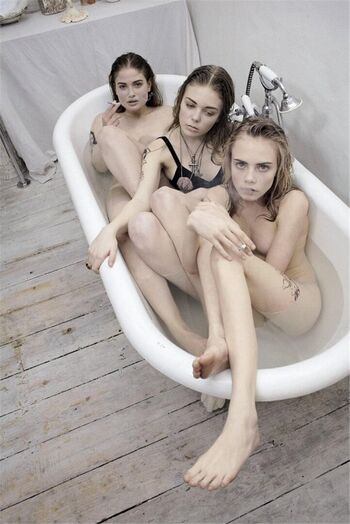 Full leaked Delevingne private photo