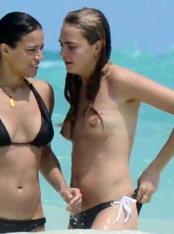 Full leaked Delevingne private photo