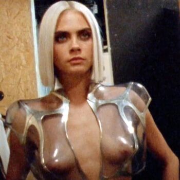 Full leaked Delevingne private photo