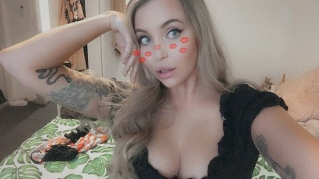 Full leaked Delicateweapon private photo