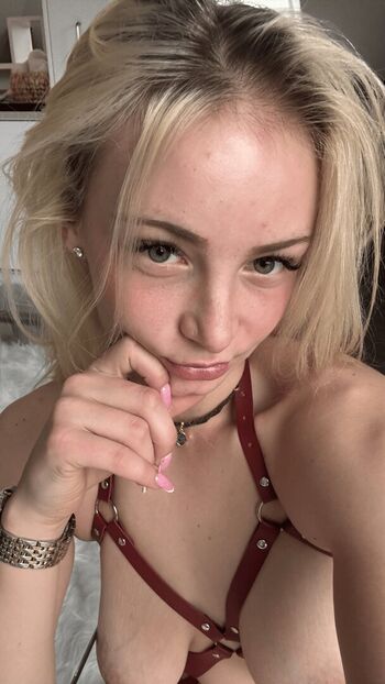 Full leaked Delikaltess page private photo