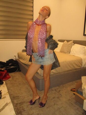 Full leaked Delilah belle hamlin private photo