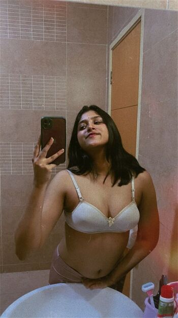 Full leaked Desi cuck private photo