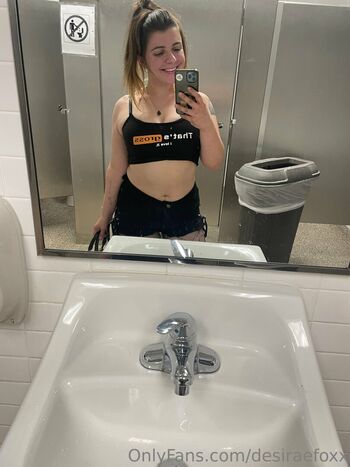 Full leaked Desiraefoxx private photo