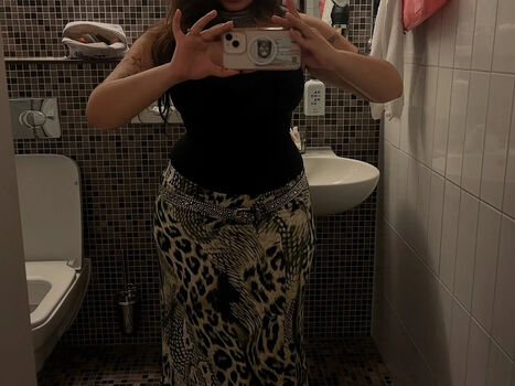 Full leaked Desiresdiary private photo