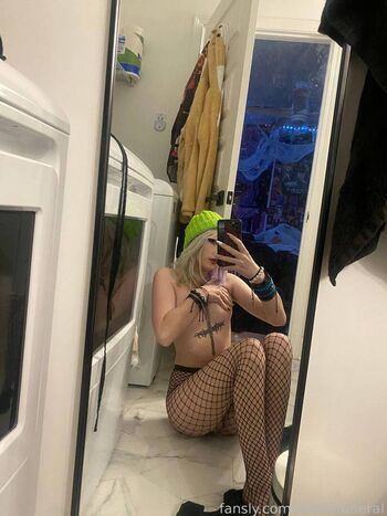 Full leaked Destizzle private photo