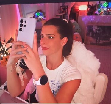 Full leaked Develique private photo