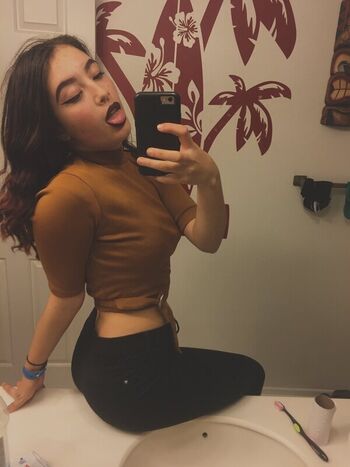 Full leaked Devin papadol private photo