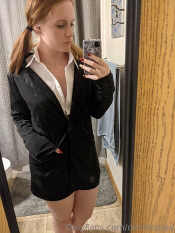 Full leaked Devinemae private photo