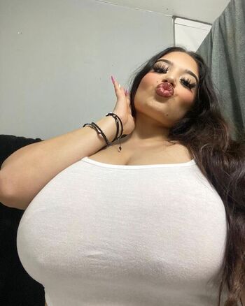 Full leaked Dezerai angel private photo