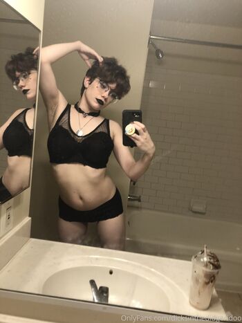 Full leaked Dicksinthedidgeridoo private photo