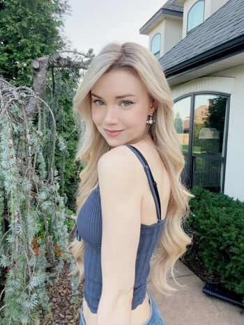 Full leaked Dizzykitten private photo