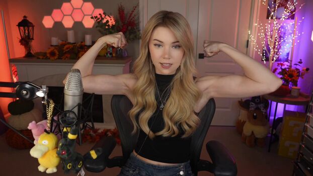 Full leaked Dizzykitten page private photo