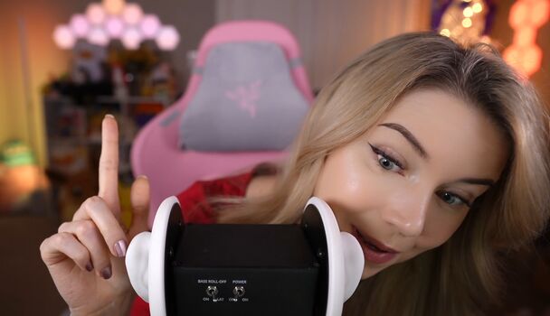Full leaked Dizzykitten page private photo
