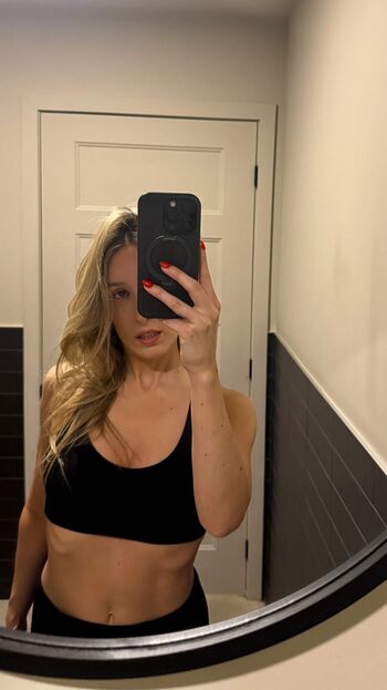 Full leaked Djmissshelton private photo
