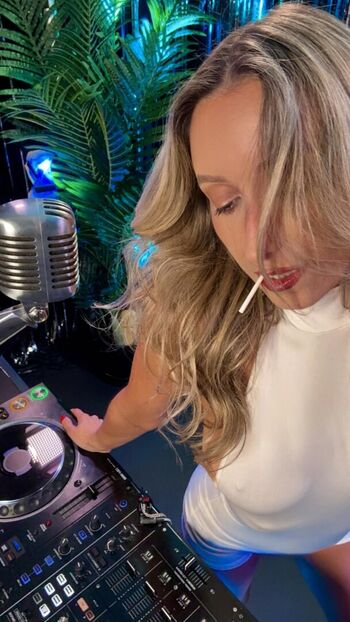 Full leaked Djmissshelton private photo