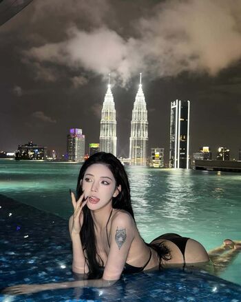 Full leaked Djyuemusic private photo