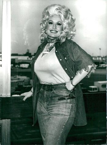 Full leaked Dollyparton private photo