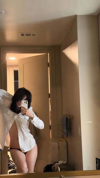 Full leaked Domymommi private photo