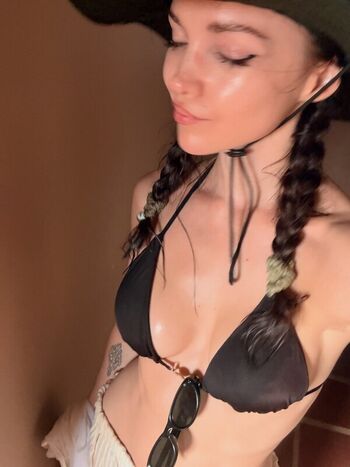 Full leaked Dove cameron private photo