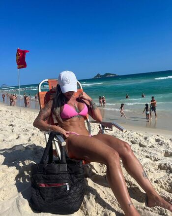 Dra. Thatiane Oliveira