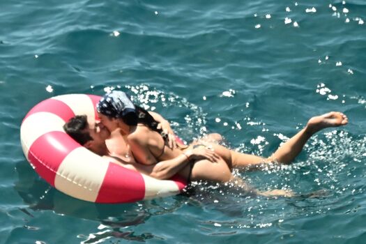 Full leaked Dua lipa page private photo
