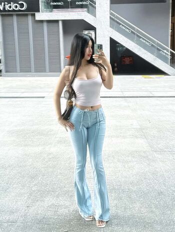 Full leaked Duyenn hipp private photo
