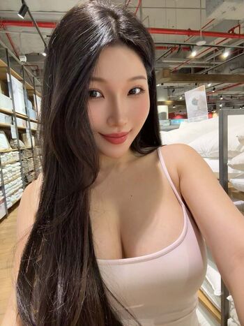 Full leaked Duyenn hipp private photo